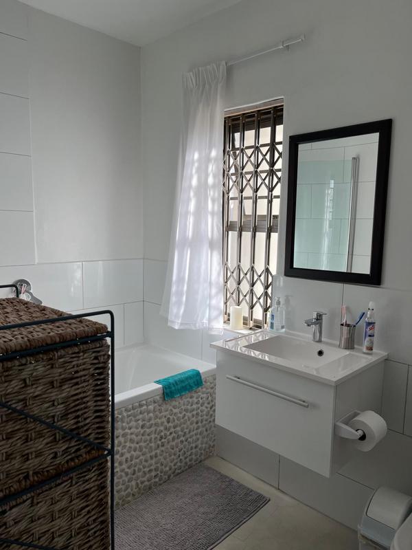 To Let 2 Bedroom Property for Rent in Paradyskloof Western Cape